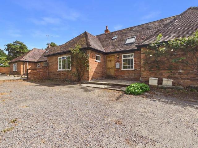 Church Road, Sherbourne, Warwick 6 bed bungalow to rent £3,250 pcm £750 pw