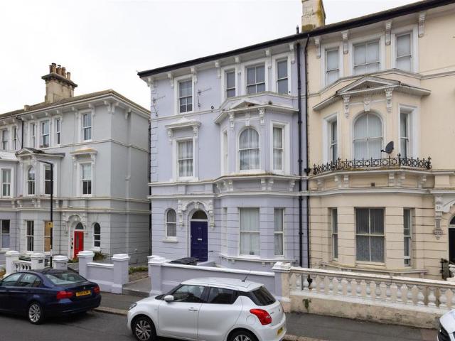 Church Road, St Leonards on Sea TN37 2 bed flat to rent £1,050 pcm £242 pw