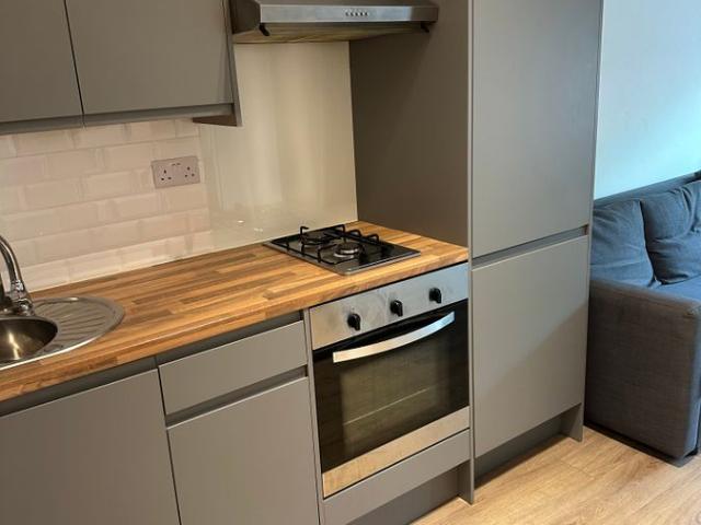 Church Way, Edgware HA8, Studio to rent, £1,000 pcm | PrimeLocation