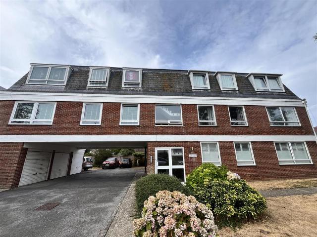 Church Walk, Worthing 2 bed flat to rent £1,350 pcm £312 pw