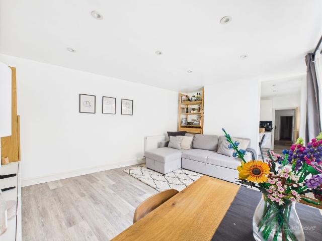 Church View 8 Churchgate Street, Soham, Ely, Cambridgeshire CB7, 2 bed flat to rent, £1,200 pcm | PrimeLocation