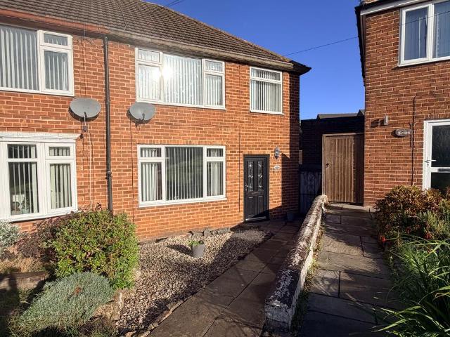Church View, Tamworth, B77 3 bed end of terrace house to rent £1,100 pcm £254 pw