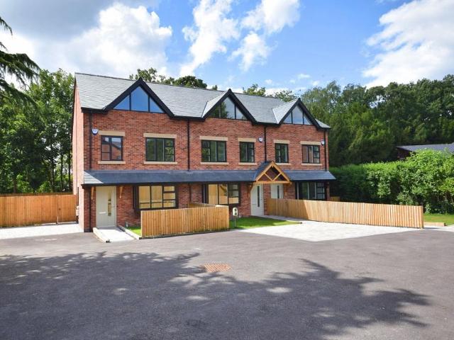 Church View, London Road South, Poynton 4 bed semi detached house to rent £2,700 pcm £623 pw