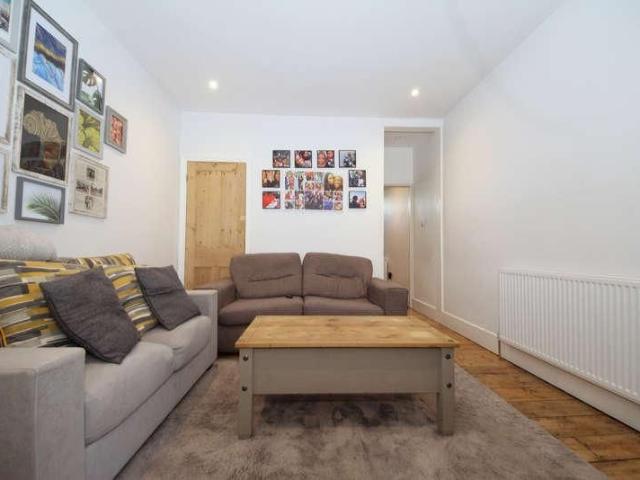 Churchbury Road, Enfield, EN1