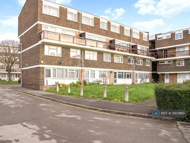 Churchdown, Kingston Upon Thames, KT1 4 bed maisonette to rent £3,500 pcm £808 pw