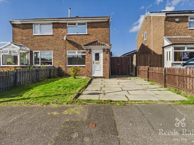 Churchfield, Wigan WN6 2 bed semi detached house to rent £895 pcm £207 pw