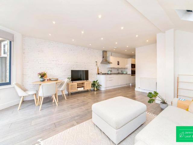 Churchfield Avenue, North Finchley, London N12, 2 bed flat to rent, £2,100 pcm | PrimeLocation
