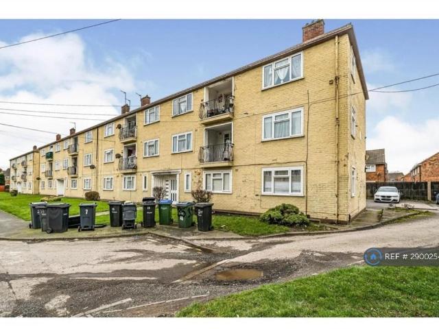 Churchfield Avenue, Tipton, DY4 3 bed flat to rent £1,000 pcm £231 pw