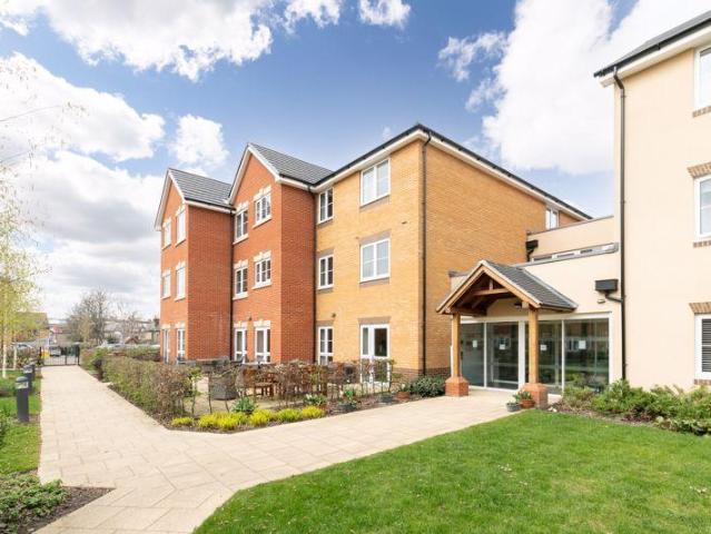 Churchfield Road, Walton On Thames 1 bed flat to rent £1,600 pcm £369 pw