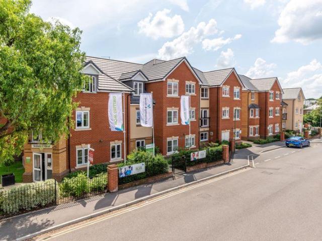 Churchfield Road, Walton On Thames 1 bed retirement property to rent £3,850 pcm £888 pw