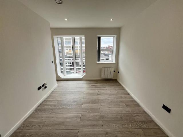 Churchgate, Bolton 1 bed flat to rent £925 pcm £213 pw