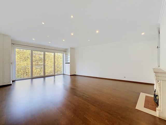 Churchill: 3 bedroom apartment + terraces!