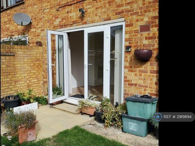 Churchill Avenue, Aylesbury, HP21 1 bed flat to rent £975 pcm £225 pw