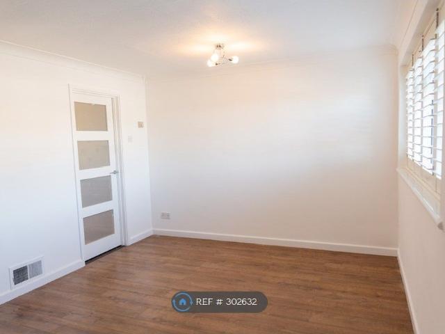 Churchill Avenue, Chatham ME5, 3 bed terraced house to rent, £1,700 pcm | PrimeLocation