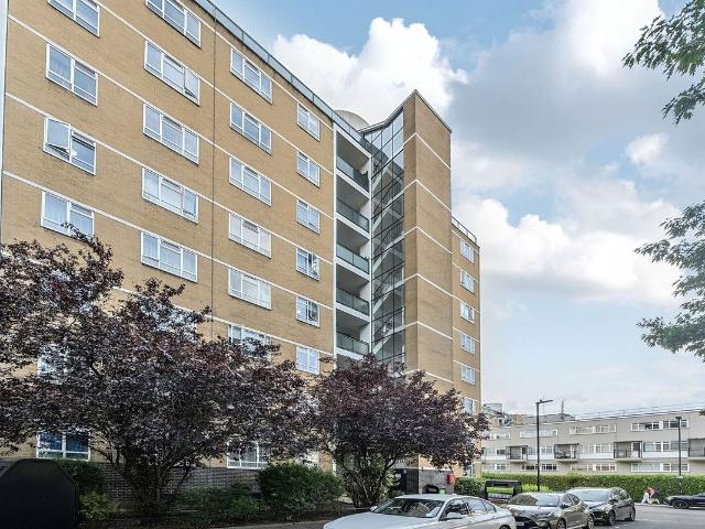 Churchill Gardens, Pimlico, London SW1V, 2 bed flat to rent, £2,600 pcm | PrimeLocation