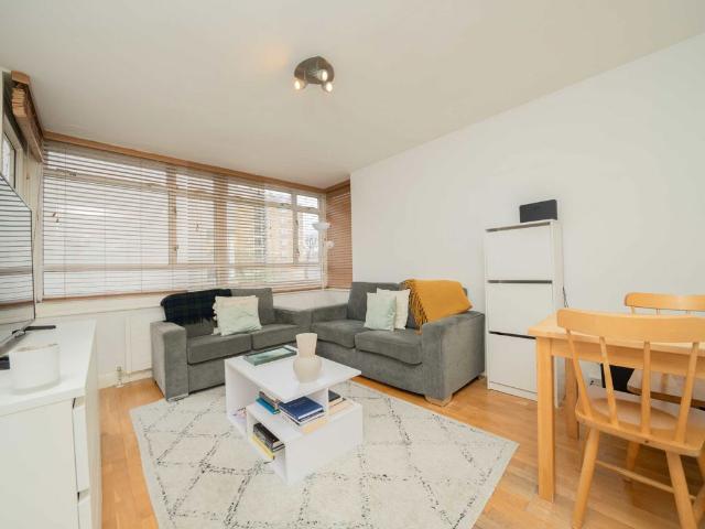 Churchill Gardens, Pimlico SW1V, 1 bed flat to rent, £1,850 pcm | PrimeLocation