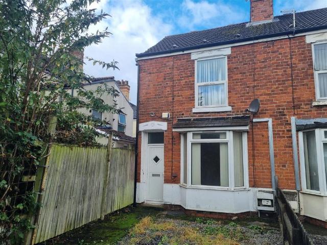 Churchill Grove, Alexandra Road, Hull 2 bed end of terrace house to rent £650 pcm £150 pw