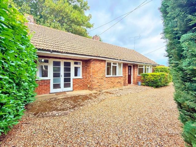 Churchill Drive, Mildenhall, Bury St. Edmunds IP28, 3 bed bungalow to rent, £1,380 pcm | PrimeLocation