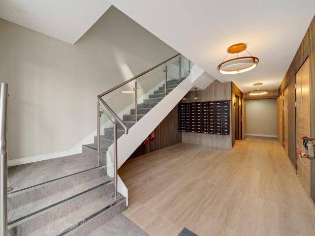 Churchill House, Stirling Way. 2 bed flat to rent £2,500 pcm £577 pw