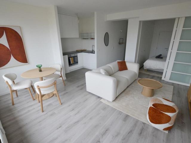 Churchill / La Cambre: Renovated studio, tastefully furn