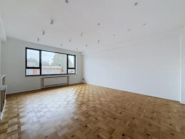 Churchill / Molière: Superb renovated apartment