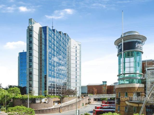 Churchill Place, Churchill Way. 1 bed flat to rent £1,100 pcm £254 pw