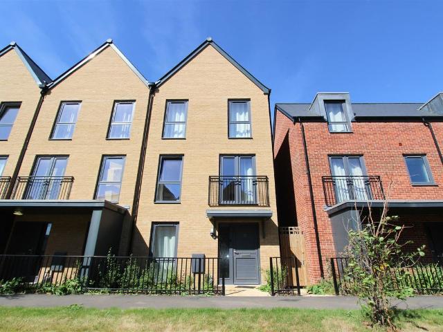 Churchill Road, Uxbridge UB10, 5 bed town house to rent, £3,100 pcm | PrimeLocation