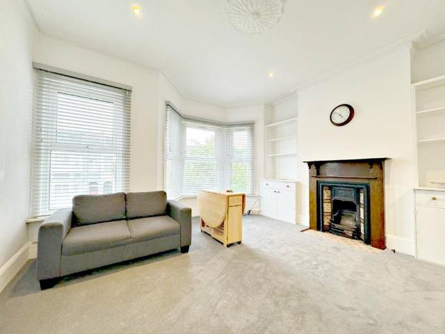 Churchill Road, Willesden 2 bed flat to rent £1,751 pcm £404 pw