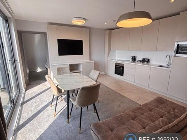 Churchill Way, Macclesfield, SK11 2 bed flat to rent £1,350 pcm £312 pw
