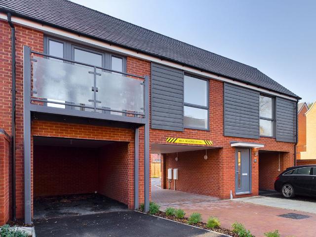 Churchill Way, Bordon, Hampshire GU35, 2 bed detached house to rent, £1,500 pcm | PrimeLocation