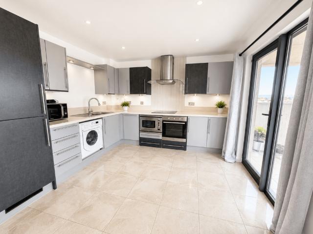 CHURCHILL WAY, CF10 3 bed flat to rent £2,090 pcm £482 pw