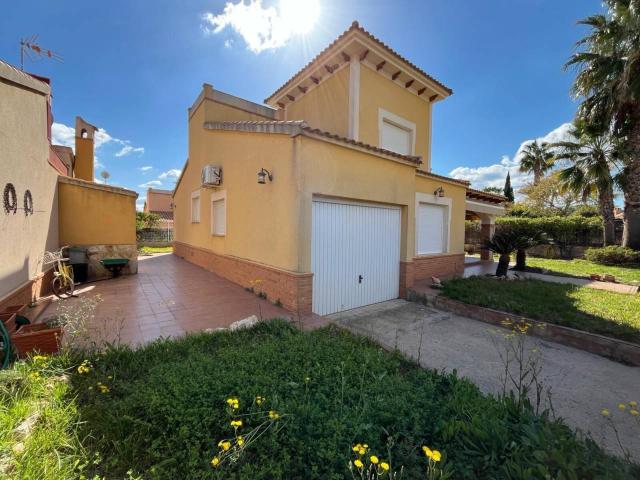 CHURRA. Chalet de 4 dormitorios amueblado