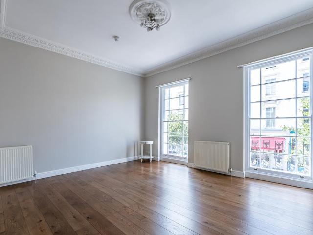 Churton Street London SW1V 2 bed maisonette to rent £4,000 pcm £923 pw