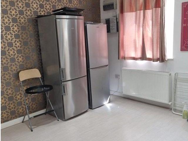 Chusan Place, London E14, 4 bed flat to rent, £3,300 pcm | PrimeLocation