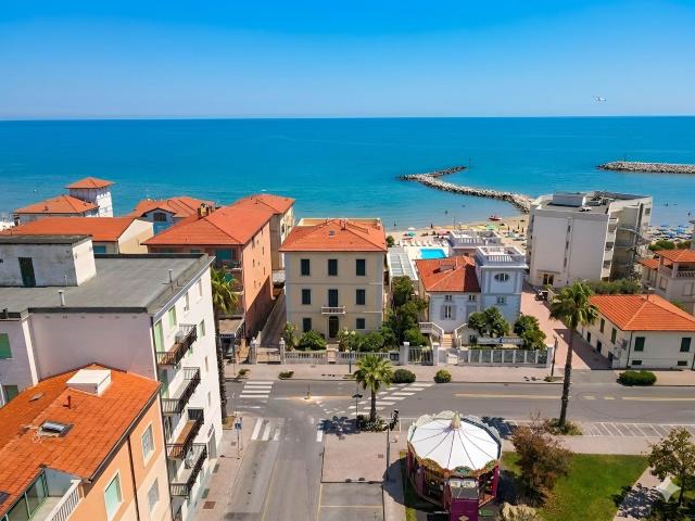 Ci sono case che raccontano storie. Questa è una di quelle.. 165m² San Vincenzo