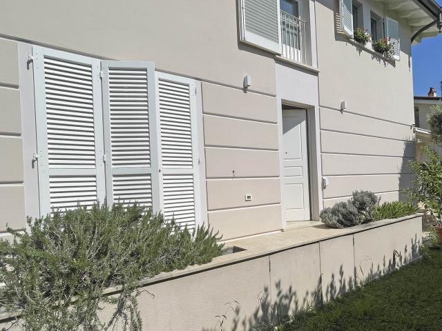 Ci sono case che si acquistano. E poi ci sono case che si sc. 320m² Pietrasanta