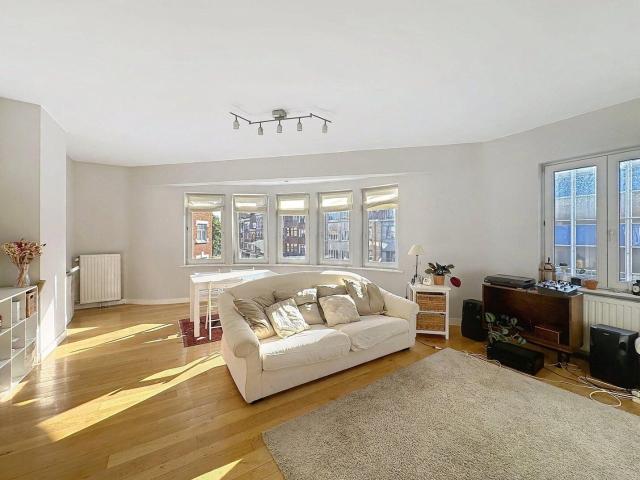 CIM. IXELLES, 2 BEDROOM APARTMENT WITH TERRACE