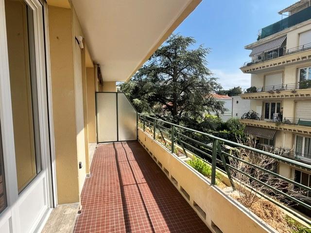 CIMIEZ 2 Pièces meublé avec balcon