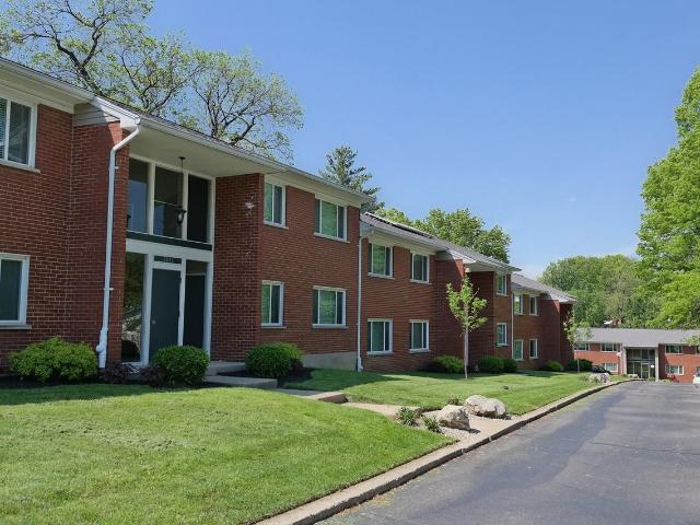 Cincinnati Premier Living* Studio Apartment for Rent at 3163 Woodford Rd, Cincinnati, OH 45213 Pleasant Ridge