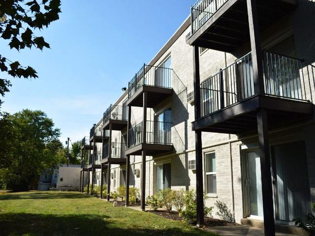 Cincinnati Premier Living* 2 Bedroom Apartment for Rent at 3163 Woodford Rd, Cincinnati, OH 45213 Pleasant Ridge