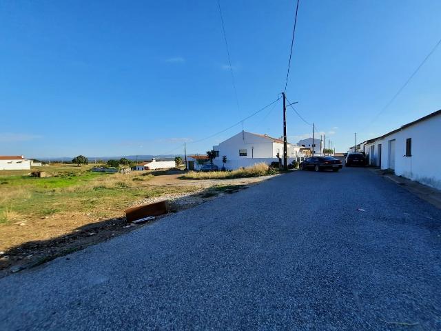 Cinco lotes de terreno urbanizados situados em Vila Verde de Ficalho/Serpa