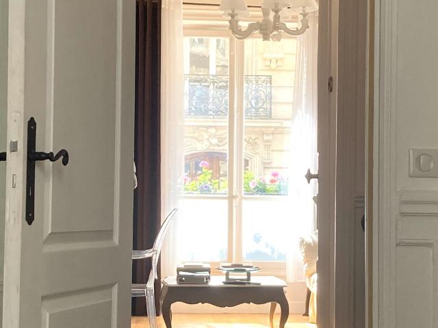 Cinq pièces immeuble Hausmannien 100m² Paris 15ème