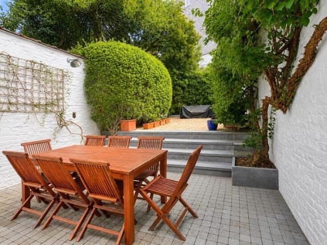 Cinquantenaire – 6 bedroom townhouse with terrace and garden