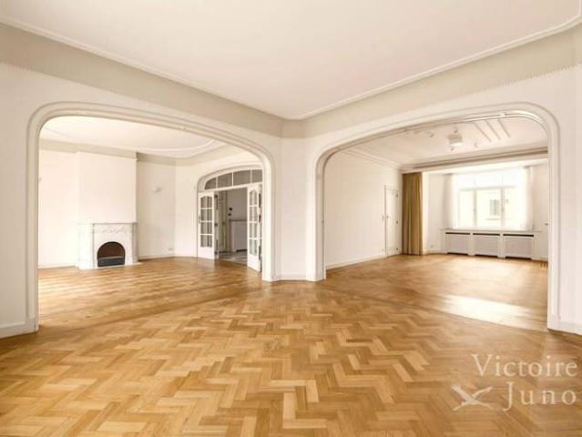 Cinquantenaire Character apartment 4 bedrooms