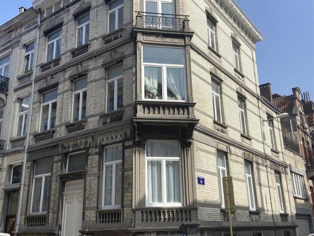 CINQUANTENAIRE Charming and renovated