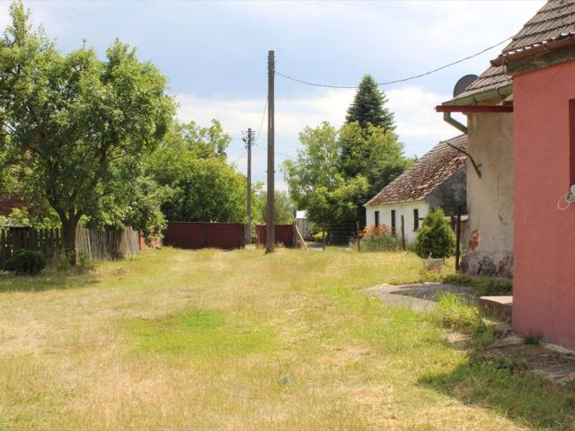 Przestronny dom z dużą działką w Sławie polecam!