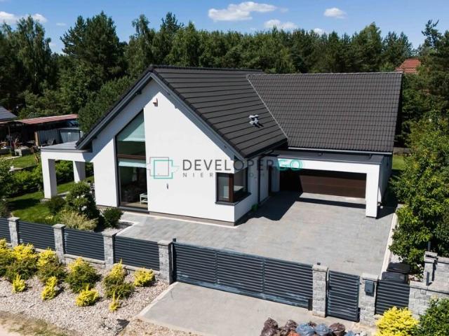 Komfortowy dom 211 m² z garażem i ogrodem w Ciasne