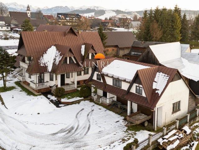 Inwestycyjna willa z basenem w Cichym – 800 m² powierzchni