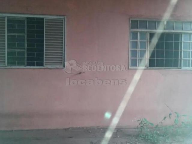 CIDADANIA Casa em terreno de 200 m² com área construída de 91,99 m², necessitando de reforma