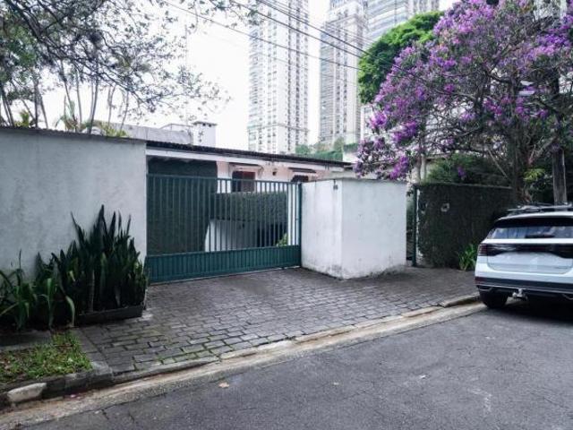 Cidade Jardim, Imóvel com 958m² de Construção, 1200m² de terreno na melhor localização da Cidade Jar